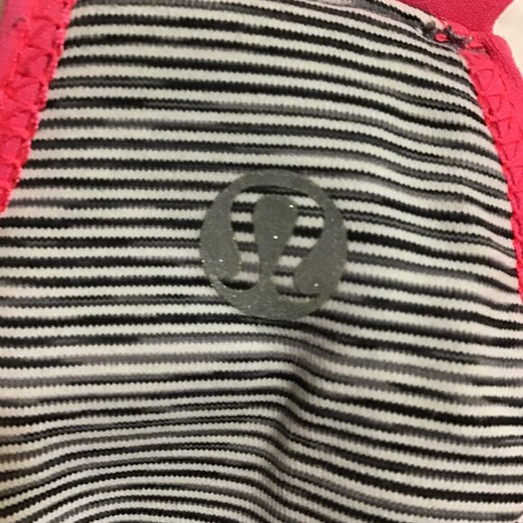 Lululemon Run: Stuff Your Bra Tank Size 10 - Picture 10 of 16